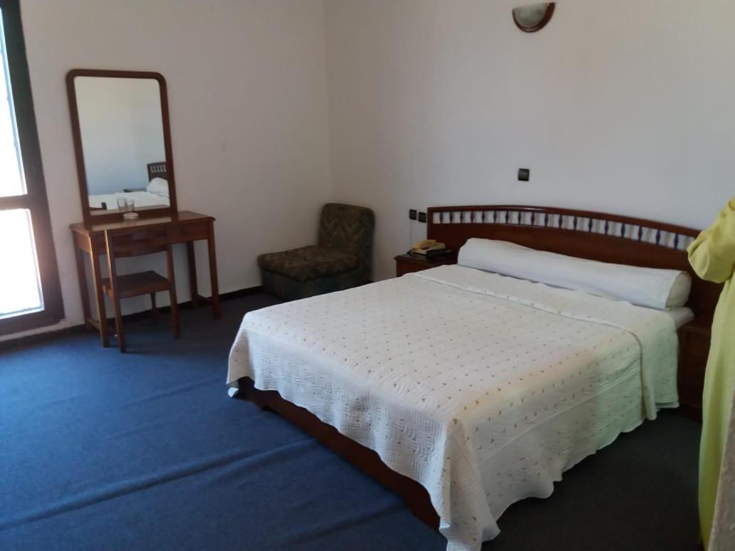 Hotel Choumis Haj Messaoud Larache Exterior foto